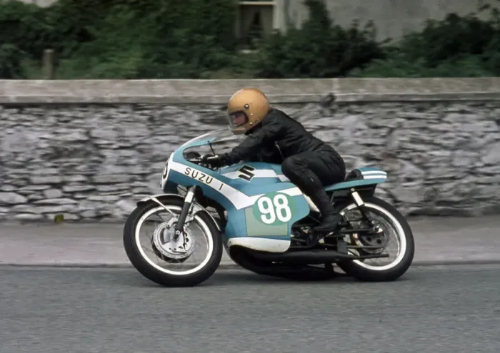 Framed Print : James Cooke (Suzuki) 1973 Lightweight Manx Grand Prix Framed Print : James Cooke (Suzuki) 1973 Lightweight Manx Grand Prix