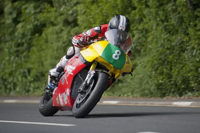 Framed Print : James Cowton (Kawasaki) 2015 Lightweight TT Framed Print : James Cowton (Kawasaki) 2015 Lightweight TT