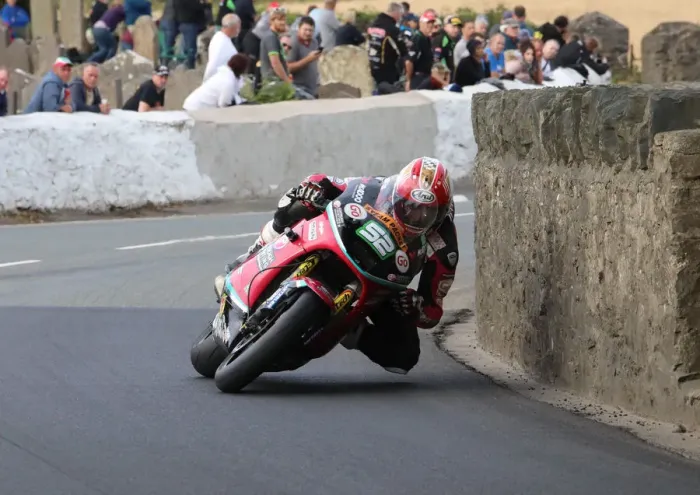 Framed Print : James Cowton (Kawasaki) 2018 Southern 100 Framed Print : James Cowton (Kawasaki) 2018 Southern 100