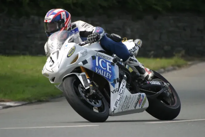 Framed Print : James Edmeades (Yamaha) 2007 Superbike TT Framed Print : James Edmeades (Yamaha) 2007 Superbike TT