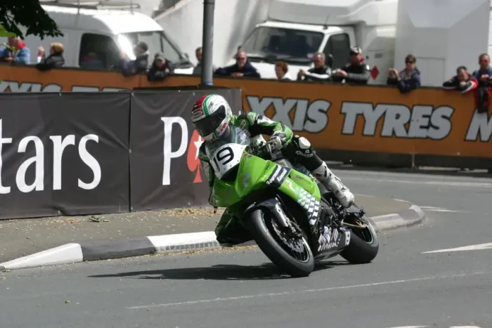 Framed Print : James Hillier (Kawasaki) 2010 Senior TT Framed Print : James Hillier (Kawasaki) 2010 Senior TT