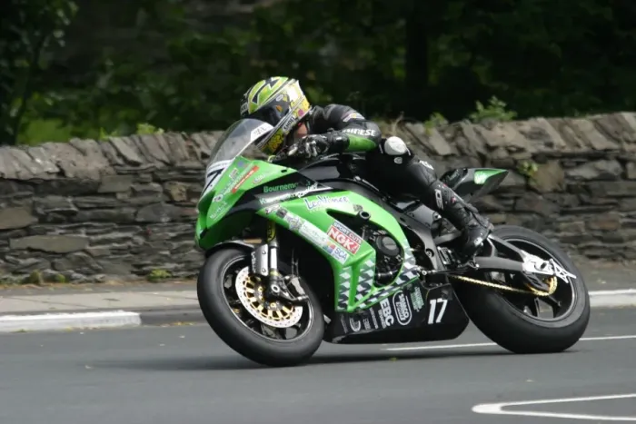 Framed Print : James Hillier (Kawasaki) 2011 Superbike TT Framed Print : James Hillier (Kawasaki) 2011 Superbike TT