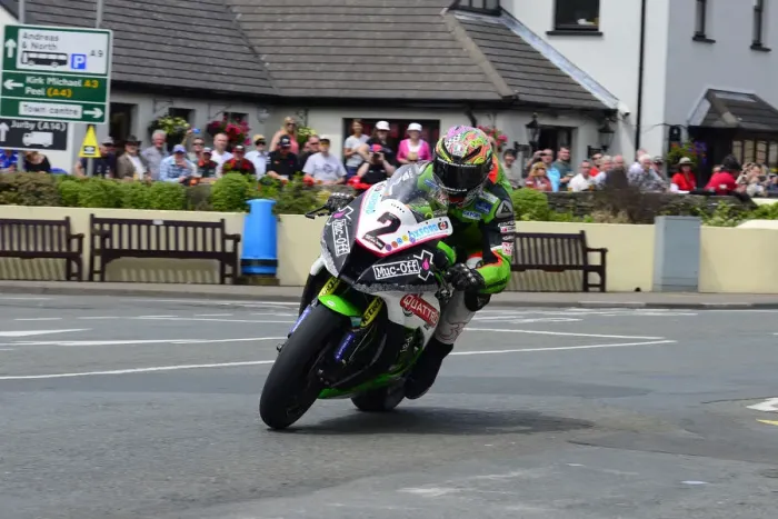 Framed Print : James Hillier (Kawasaki) 2014 Senior TT Framed Print : James Hillier (Kawasaki) 2014 Senior TT