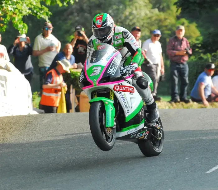 Framed Print : James Hillier (Kawasaki) 2016 Lightweight TT Framed Print : James Hillier (Kawasaki) 2016 Lightweight TT