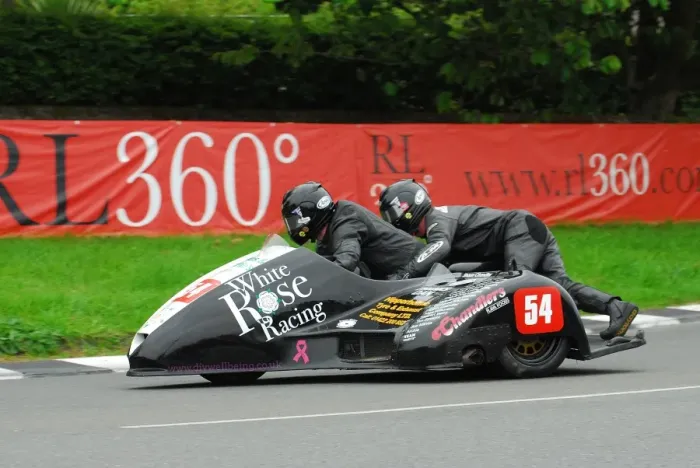 Framed Print : James Noble & Shaun Chandler (MR Equipe) 2016 Sidecar A TT Framed Print : James Noble & Shaun Chandler (MR Equipe) 2016 Sidecar A TT
