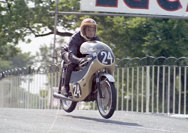 James Pearson (Honda) 1971 Ultra Lightweighta TT