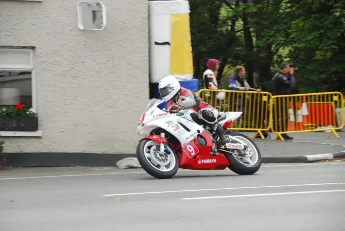 Framed Print : James Reveley (Yamaha) 2018 Newcomers Manx Grand Prix