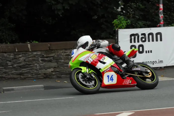 Framed Print : James Shipley (Yamaha) 2013 Junior Manx Grand Prix