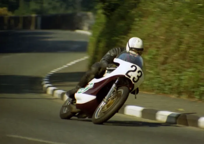 Framed Print : James Teare (Yamaha) 1971 Lightweight Manx Grand Prix Framed Print : James Teare (Yamaha) 1971 Lightweight Manx Grand Prix