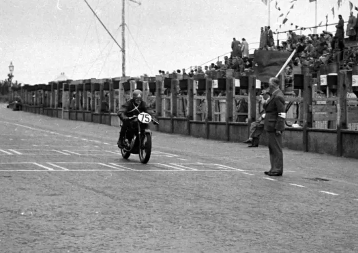 Framed Print : James Thomson (AJS) 1950 Junior Clubman TT Framed Print : James Thomson (AJS) 1950 Junior Clubman TT