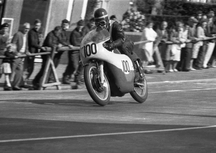 Framed Print : James Ward (Matchless) 1963 Senior Manx Grand Prix Framed Print : James Ward (Matchless) 1963 Senior Manx Grand Prix