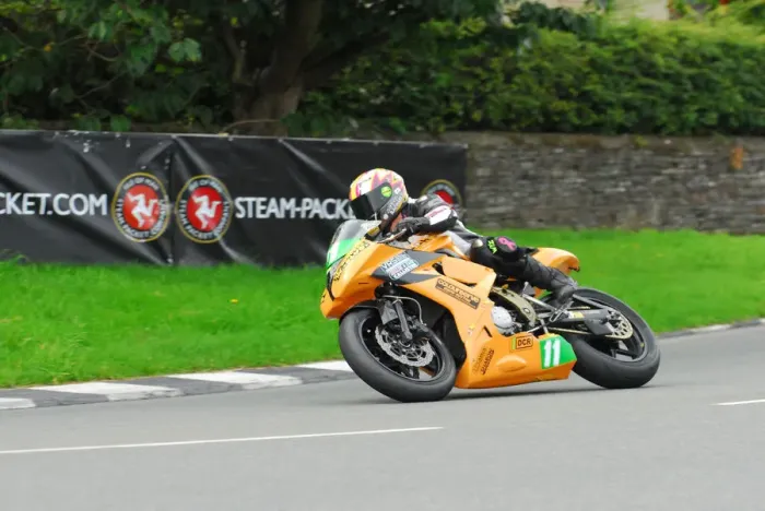 Framed Print : Jamie Hodson (Kawasaki) 2015 Super Twin Manx Grand Prix