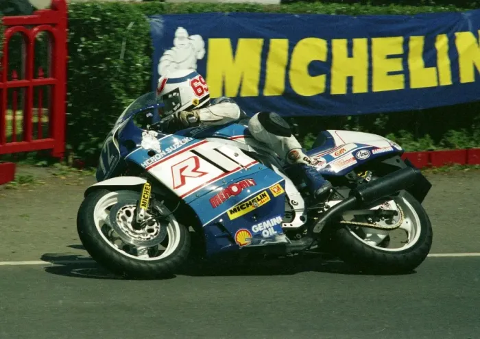 Framed Print : Jamie Whitham (Heron Suzuki) at Ballacraine; 1988 Production B TT Framed Print : Jamie Whitham (Heron Suzuki) at Ballacraine; 1988 Production B TT