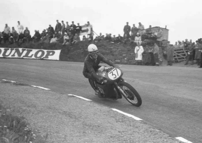 Framed Print : Jannie Stander (Velocette) 1960 Lightweight TT Framed Print : Jannie Stander (Velocette) 1960 Lightweight TT