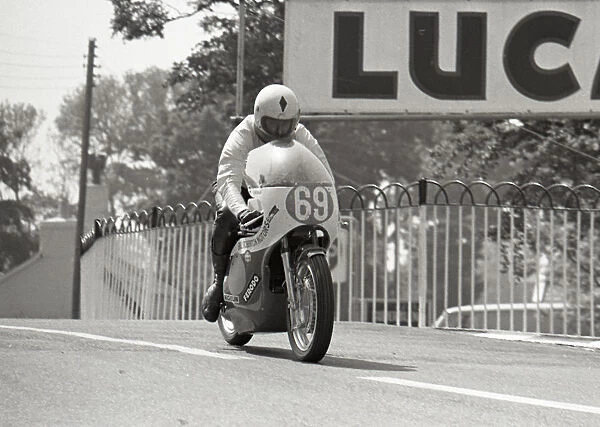 Jason McEwan (Yamaha) 1975 Junior TT