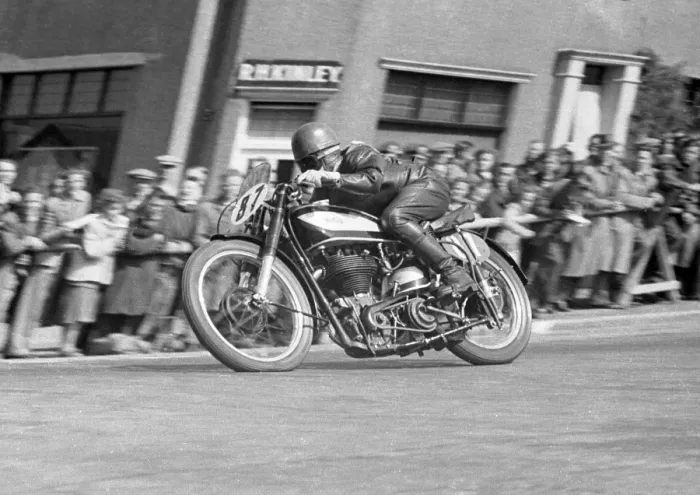 Framed Print : Javier de Ortueta (Norton) 1951 Senior TT Framed Print : Javier de Ortueta (Norton) 1951 Senior TT