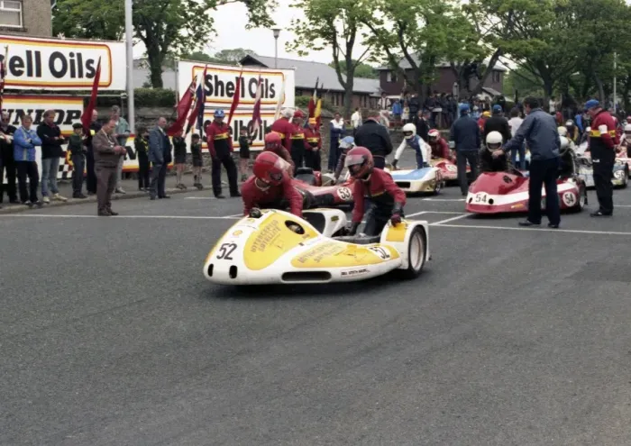 Framed Print : Jed Tennant & Maria Clarke (Suzuki) 1985 Sidecar TT Framed Print : Jed Tennant & Maria Clarke (Suzuki) 1985 Sidecar TT