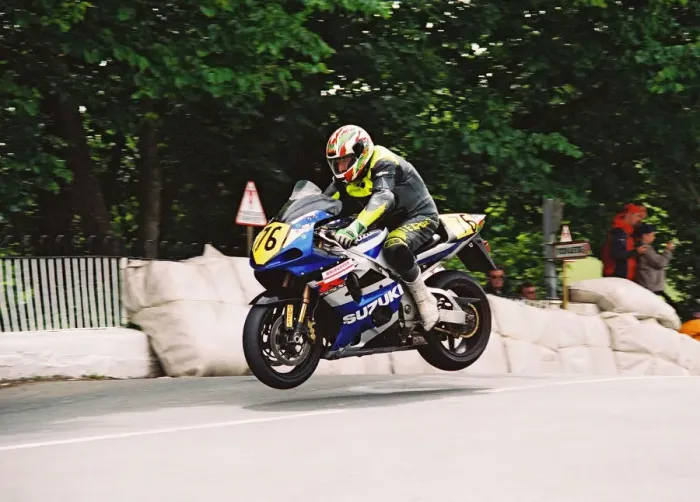 Framed Print : Jeff Jones (Suzuki) 2004 Senior TT Framed Print : Jeff Jones (Suzuki) 2004 Senior TT