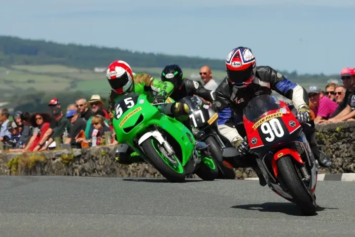 Framed Print : Jeremy Hill (Honda) and Neil Pearson (Kawasaki) 2015 Southern 100