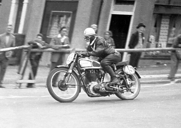 Jerseyman James Lanyon (Norton) on Bray Hill, 1952 Senior Clubman TT