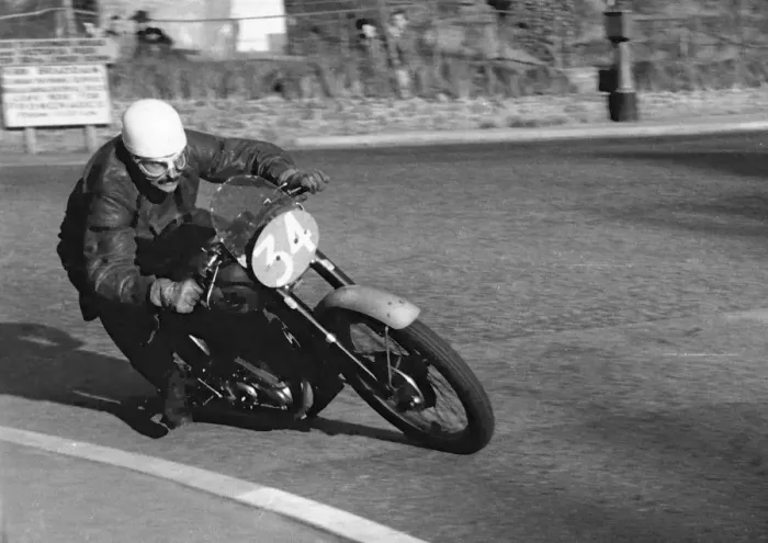 Framed Print : Jim Baybutt (BSA) 1952 Junior Clubman TT Framed Print : Jim Baybutt (BSA) 1952 Junior Clubman TT