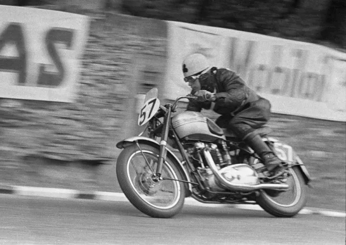 Framed Print : Jim Bollington (Triumph) 1950 Senior Clubman TT Framed Print : Jim Bollington (Triumph) 1950 Senior Clubman TT