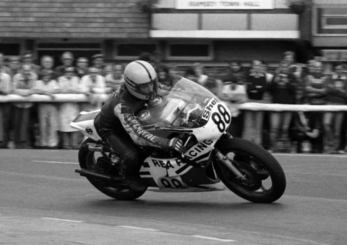 Framed Print : Jim Dunlop (Yamaha) 1981 Senior Manx Grand Prix Framed Print : Jim Dunlop (Yamaha) 1981 Senior Manx Grand Prix
