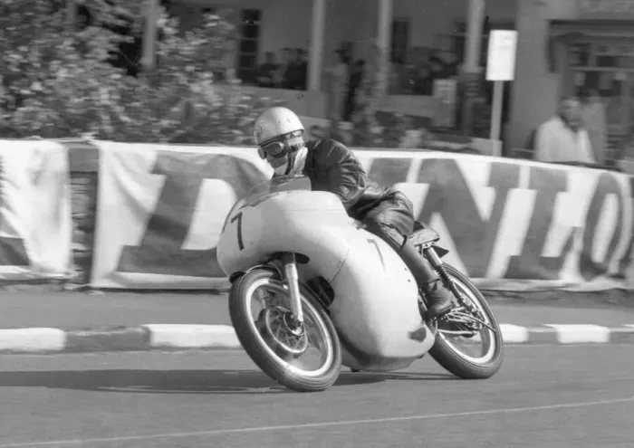 Framed Print : Jim Evans (Norton) 1966 Senior Manx Grand Prix Framed Print : Jim Evans (Norton) 1966 Senior Manx Grand Prix