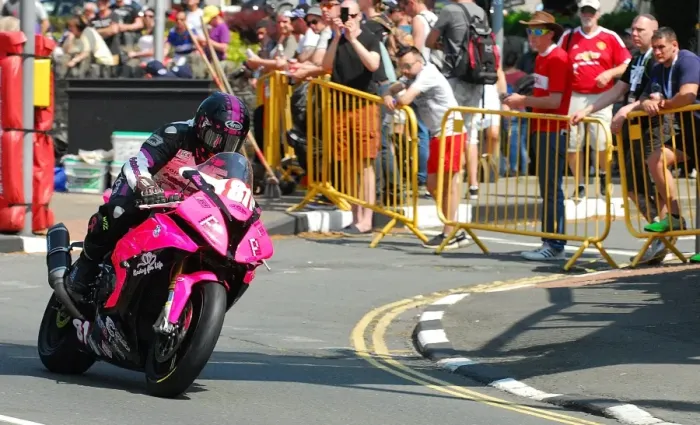 Framed Print : Jim Hodson (BMW) 2016 Supersport TT