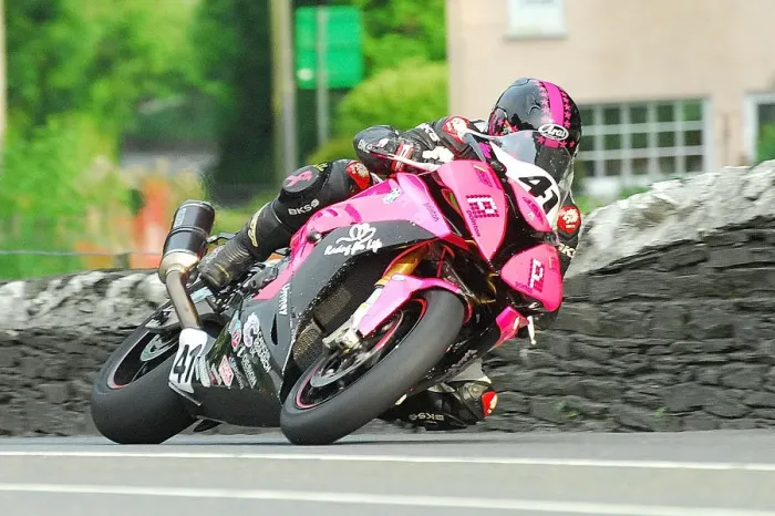 Framed Print : Jim Hodson (BMW) 2018 Superbike TT Framed Print : Jim Hodson (BMW) 2018 Superbike TT