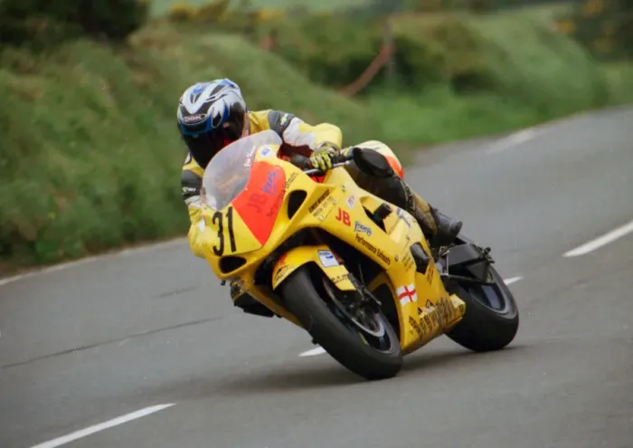 Framed Print : Jim Hodson (Suzuki) 2002 Senior TT Framed Print : Jim Hodson (Suzuki) 2002 Senior TT