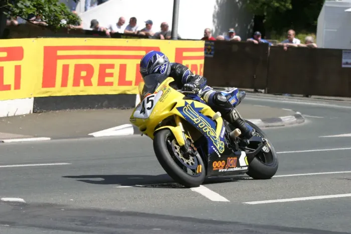 Framed Print : Jim Hodson (Yamaha) 2006 Superbike TT Framed Print : Jim Hodson (Yamaha) 2006 Superbike TT