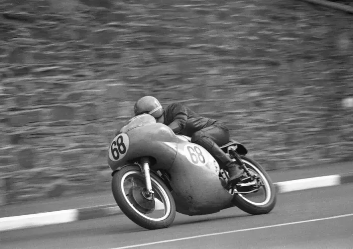 Framed Print : Jim Lee (Norton) 1963 Senior Manx Grand Prix Framed Print : Jim Lee (Norton) 1963 Senior Manx Grand Prix
