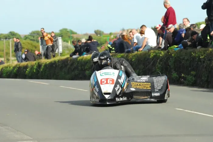 Framed Print : Jim Noble & Shaun Chandler (Equipe Suzuki) 2015 Southern 100 Framed Print : Jim Noble & Shaun Chandler (Equipe Suzuki) 2015 Southern 100