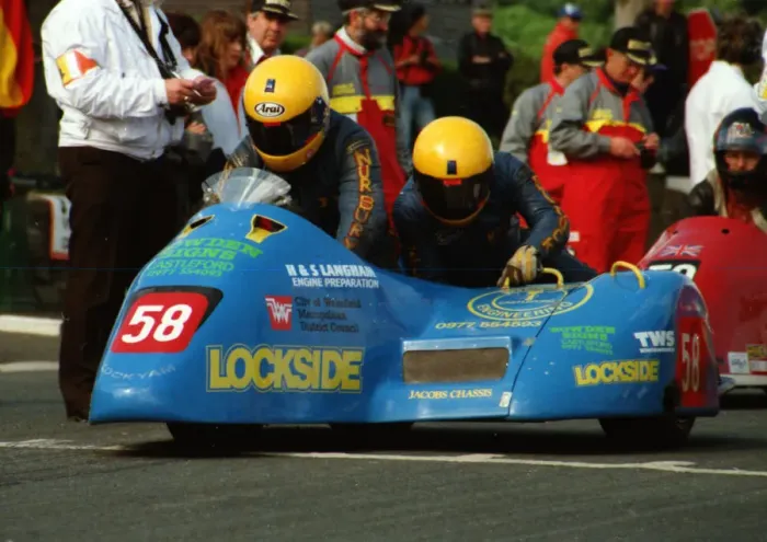 Framed Print : Jim Norbury & Norman Elcock (Jacobs Yamaha) 1995 Sidecar TT Framed Print : Jim Norbury & Norman Elcock (Jacobs Yamaha) 1995 Sidecar TT