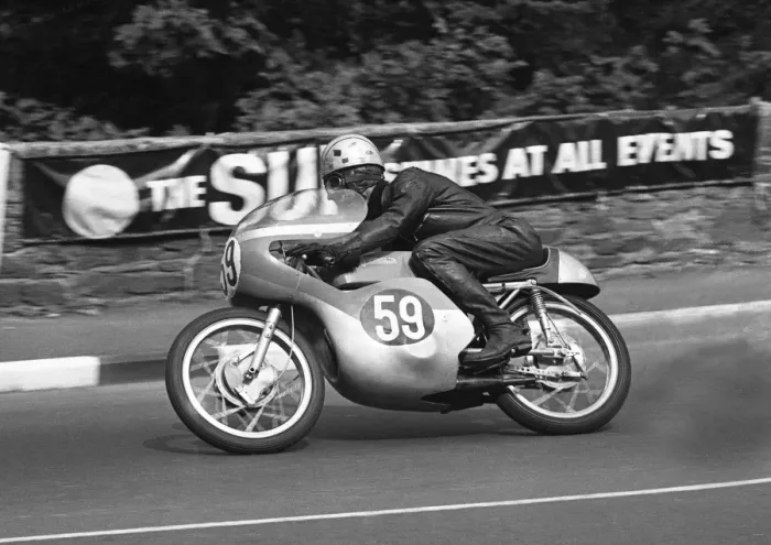 Framed Print : Jim Pink (Tohatsu) 1966 Ultra Lightweight TT