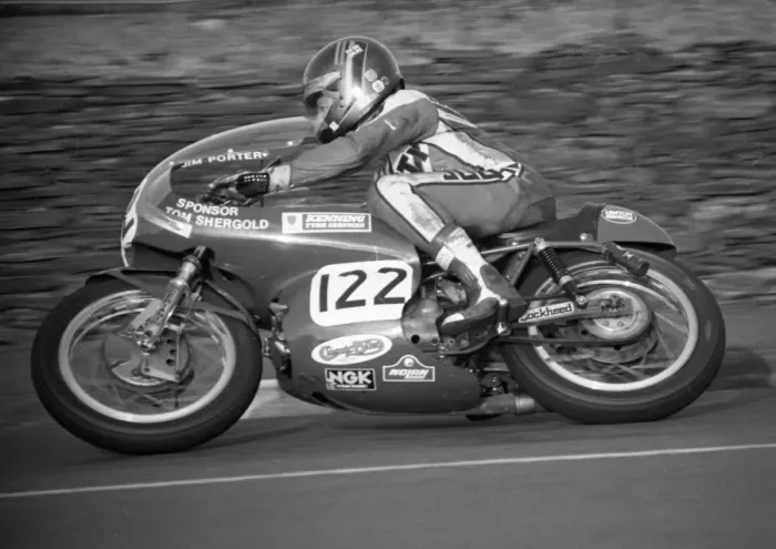 Framed Print : Jim Porter (Aermacchi) 1986 Classic junior Manx Grand Prix Framed Print : Jim Porter (Aermacchi) 1986 Classic junior Manx Grand Prix