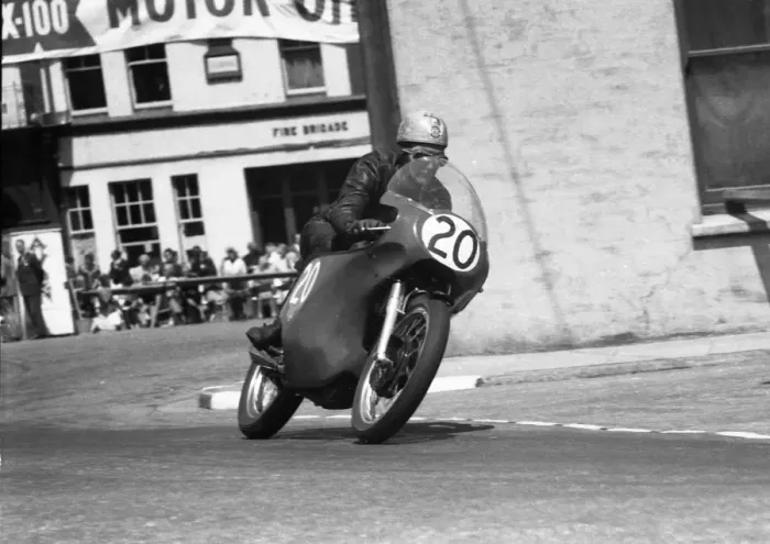 Framed Print : Jim Redman (Norton) 1960 Junior TT Framed Print : Jim Redman (Norton) 1960 Junior TT