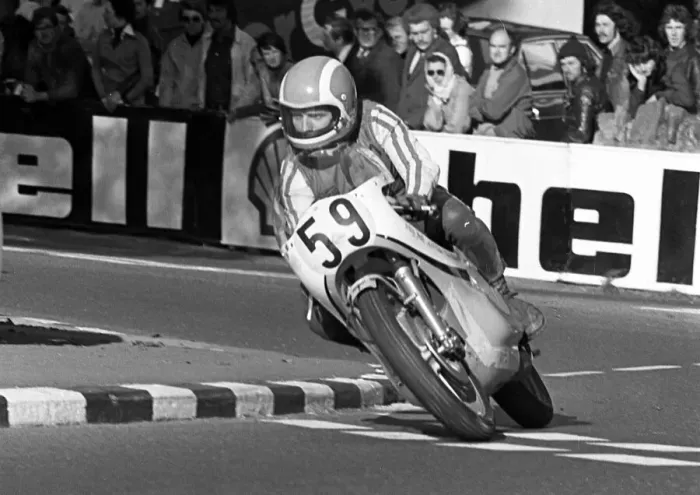 Framed Print : Jim Scott (Anderson Yamaha) 1976 Senior TT Framed Print : Jim Scott (Anderson Yamaha) 1976 Senior TT