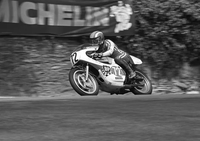 Framed Print : Jim Scott (Yamaha) 1975 Junior TT Framed Print : Jim Scott (Yamaha) 1975 Junior TT
