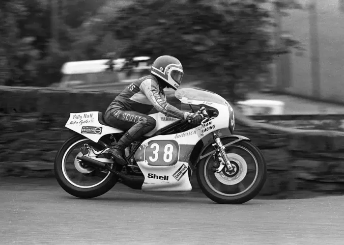 Framed Print : Jim Scott (Yamaha) 1980 Junior TT Framed Print : Jim Scott (Yamaha) 1980 Junior TT