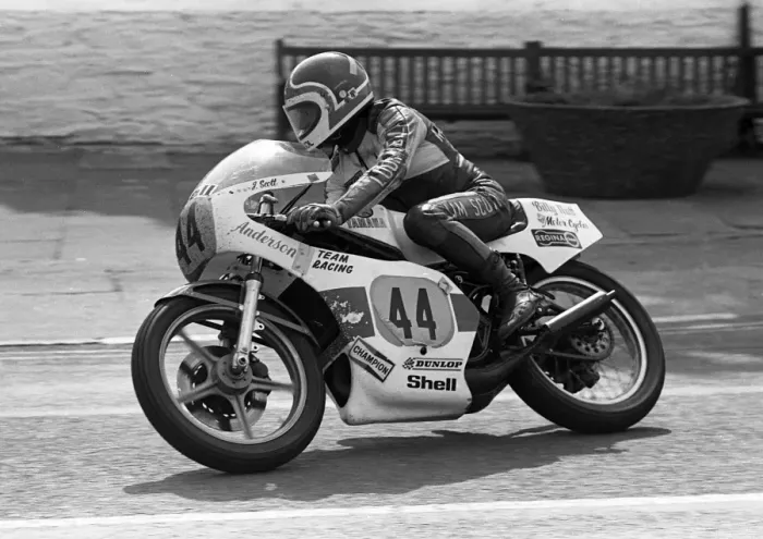 Framed Print : Jim Scott (Yamaha) 1980 Junior TT Framed Print : Jim Scott (Yamaha) 1980 Junior TT