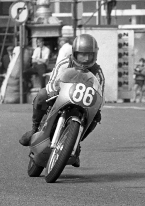 Framed Print : Jim Scott (Yamsel) 1973 Lightweight Manx Grand Prix Framed Print : Jim Scott (Yamsel) 1973 Lightweight Manx Grand Prix