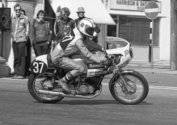 Framed Print : Jim Wells (Benelli) 1975 Production TT Framed Print : Jim Wells (Benelli) 1975 Production TT