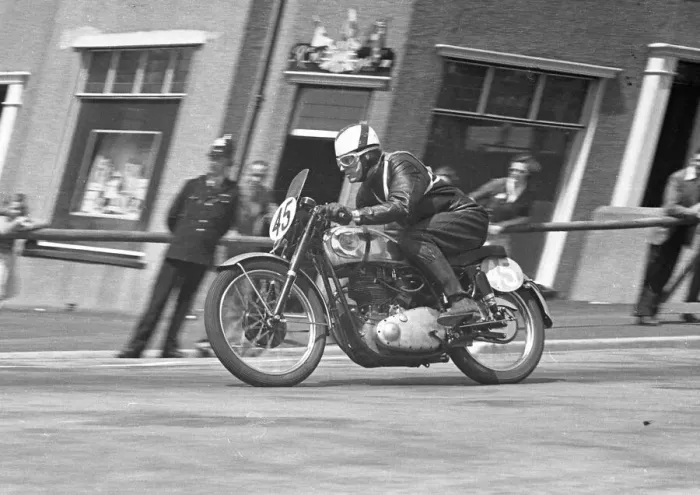 Framed Print : Jimmy Drysdale (BSA) 1953 Junior Clubman TT Framed Print : Jimmy Drysdale (BSA) 1953 Junior Clubman TT