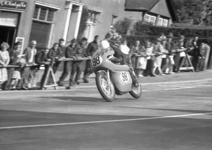 Framed Print : Jimmy Guthrie jnr (Norton) 1963 Senior Manx Grand Prix Framed Print : Jimmy Guthrie jnr (Norton) 1963 Senior Manx Grand Prix