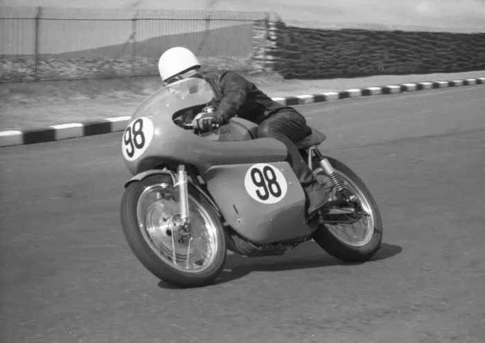 Framed Print : Jimmy Guthrie jnr (Norton) 1963 Senior Manx Grand Prix Framed Print : Jimmy Guthrie jnr (Norton) 1963 Senior Manx Grand Prix
