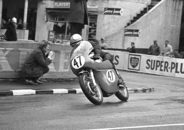 Framed Print : Jimmy Guthrie jnr (Norton) 1965 Senior Manx Grand Prix