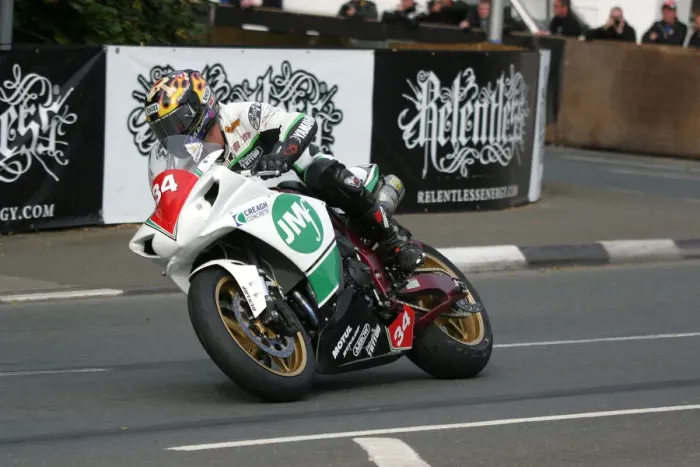 Framed Print : Jimmy Moore (Yamaha) 2009 Superstock TT