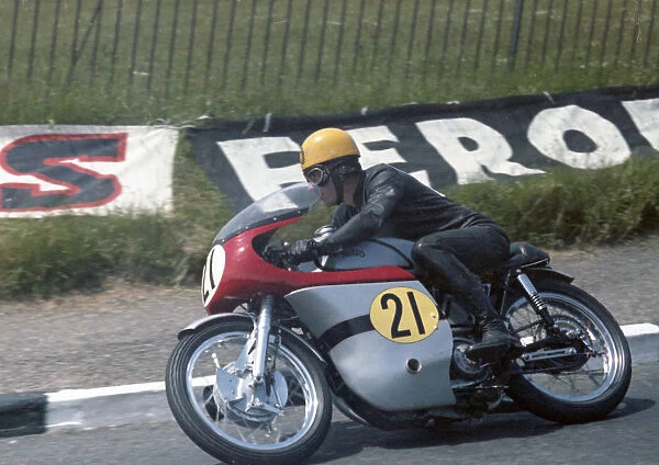 Joe Dunphy (Norton) 1967 Senior TT